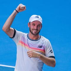 Who is Tommy Paul, the American that advanced to the 2023 Australian Open semifinals?