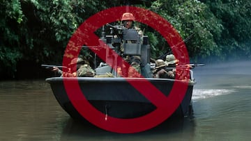 Vista de los miembros de la tripulación de la Unidad de Embarcaciones Especiales 26 de la Marina de los EE. UU. (SBU-26) durante un ejercicio de entrenamiento con fuego real, Panamá, 14 de septiembre de 1994.