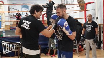 El uppercut tras acortar la distancia en el boxeo