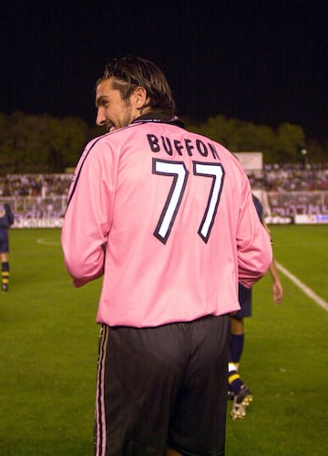 A Buffon se le acusó de simpatizar con el fascismo por llevar el dorsal 88 y el jugador tuvo que cambiar de dorsal rápidamente.