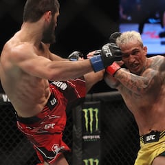 Makhachev somete al rey de las sumisiones