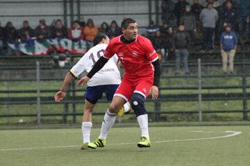 El férreo central pasó a fines de los 90 de Puerto Montt a Toluca. Ahí ganó el Torneo de Verano de 1998. También jugó en León.