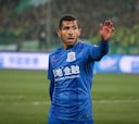Carlos Tévez no levanta cabeza y Lavezzi ya sonríe en China