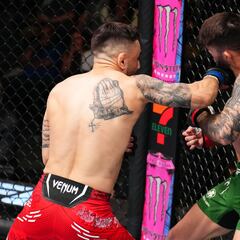 Alex Pérez noquea a Matheus Nicolau y gana tras cuatro años