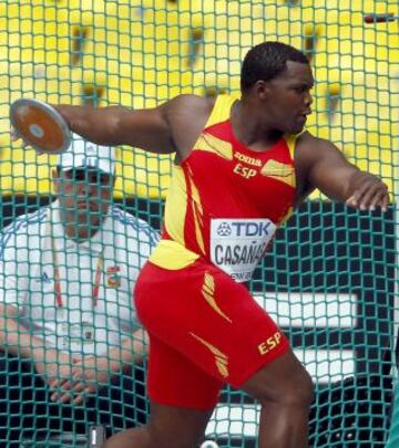 El atleta español Frank Casañas durante la prueba clasificatoria de lanzamiento de disco de los Mundiales de Atletismo Moscú 2013 que se celebran en el Estadio Olímpico Luzhnikí de la capital rusa.