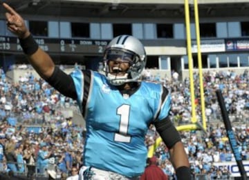 Newton se convirtió en el primer quarterback rookie en lanzar 400 yardas en un solo partido, batió el record de yardas de pase por un QB en su primer año de carrera (record de Otto Graham que llevaba intacto la friolera de 61 años), se convirtió en el primer pasador en lanzar 4.000 yardas en su temporada de debut y en el primero en correr 700 yardas. Además, consiguió 14 touchdowns de carrera, record absoluto entre los quarterbacks de la NFL.