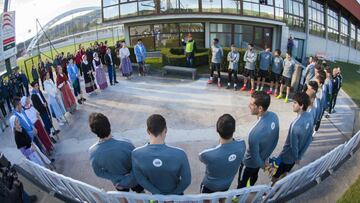 Santa Agueda. A los leones les cantó un coro en Lezama.