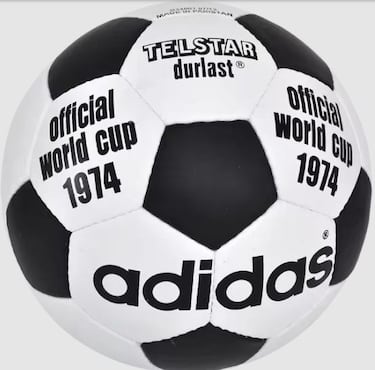 Siguiendo el modelo de diseño icónico de su predecesor, tanto las bolas Telstar de 1970 como las de 1974 tenían un revestimiento de plástico Durlast, lo que hacía que la bola fuera resistente al agua y al barro, y esta última añadió ese elemento a su nombre.