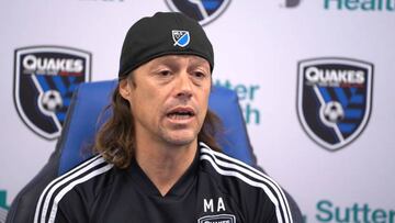 Matías Almeyda, con ‘los taches arriba’ a los críticos