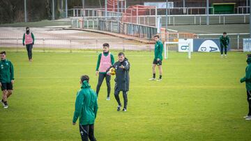 Alejandro Menéndez podría repetir once ante el Castellón.