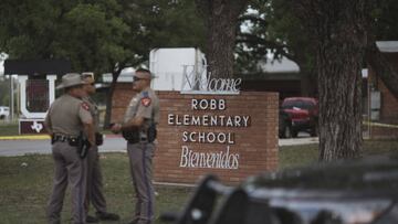 Varias celebridades han reaccionado al tiroteo en una escuela primaria en Uvalde, Texas, en el que murieron 18 niños y tres adultos, según las autoridades.