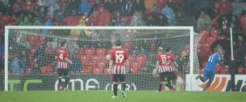 1-2. El argentino Maxi López subió el segundo tanto al marcador.