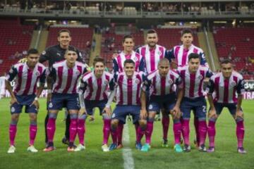 Chivas, Monterrey, América, Querétaro y Necaxa utilizaron el color rosa en su uniforme para apoyar el mes del cáncer de mama.