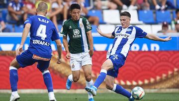 El futbolista del Alav&eacute;s, Adri&aacute;n Mar&iacute;n, durante un partido.