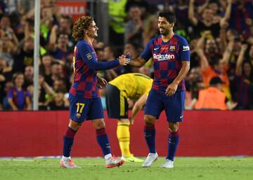 Antoine Griezmann junto a Luis Suárez. 