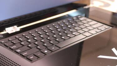 Convierten una Xbox One X en un portátil