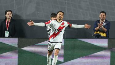 El jugador del Rayo Vallecano Álvaro García celebra un gol.
