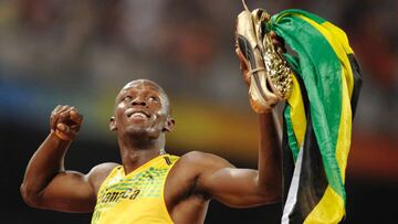 (FILES) This file photo taken on August 16, 2008 shows Jamaica&#039;s Usain Bolt celebrating after winning the men&#039;s 100m final at the &quot;Bird&#039;s Nest&quot; National Stadium as part of the 2008 Beijing Olympic Games.
 Jamaican sprint legend Usain Bolt labelled himself the underdog on August 1, 2017 as he seeks to round off his glittering individual track career with the defence of his world 100m title this week. / AFP PHOTO / Olivier MORIN
