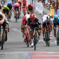 Ewan es el más rápido en la accidentada llegada a Stirling