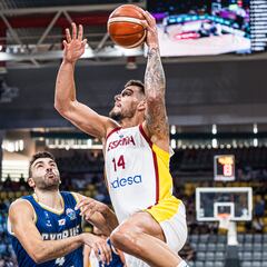 Aprobados y suspensos de España: Willy se hace enorme ante Chipre