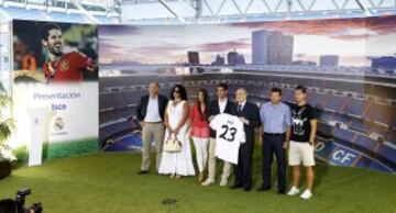 Presentación de Isco junto a su familia