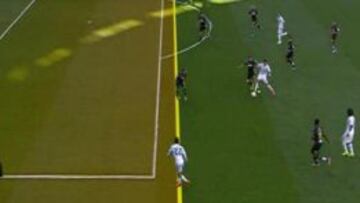 Fuera de juego muy justo de Isco en el gol de Karim Benzema