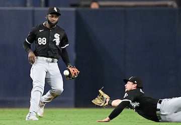 Los White Sox han sido deficiente a la ofensiva y defensiva.