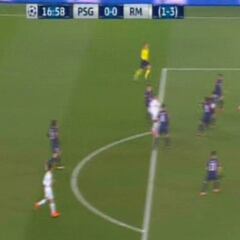 Cristiano pidió penalti en el 16' y en el 60' por entradas de Alves