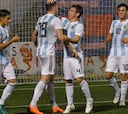 Argentina alardea de pegada y pone pie y medio en semifinales