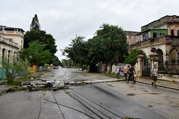 Cuba quedó sin luz tras el paso del Huracán Rafael este miércoles. REUTERS/Norlys Perez