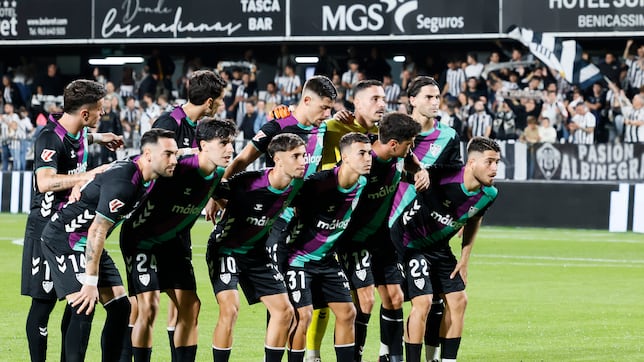 El Málaga vestirá con su segunda equipación ante el Zaragoza