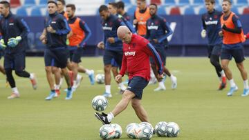 11/09/19
ENTRENAMIENTO DEL LEVANTE UD - PACO LOPEZ