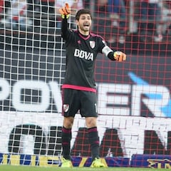 ¿Cuál es la competencia de Armani en el arco de River Plate?