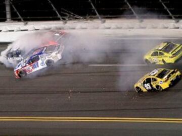 Jimmie Johnson (48), Martin Truex Jr. (78) y AJ Allmendinger (47).