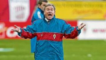 <b>CHARLA EN COBATILLAS. </b>Clemente tuvo una charla subida de tono con sus jugadores en el entrenamiento de ayer.