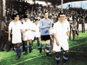 Ricardo Zamora debutó con la camiseta del Real Madrid el 5/10/1930 en un partido del campeonato regional ante el Racing de Madrid 
