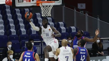 Usman Garuba, ante el Anadolu Efes en la Euroliga.