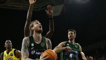 Balcerowski intenta anotar.