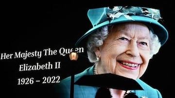 Members of the public stop in the rain to study a huge picture of Britain's Queen Elizabeth II displayed at Piccadilly Circus in central London on September 8, 2022, after the announcement of the death of Queen Elizabeth II, in central London. - Queen Elizabeth II, the longest-serving monarch in British history and an icon instantly recognisable to billions of people around the world, has died aged 96, Buckingham Palace said on Thursday. (Photo by Ben Stansall / AFP) (Photo by BEN STANSALL/AFP via Getty Images)