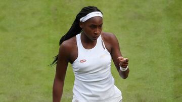 Coco Gauff celebra un punto en Wimbledon.