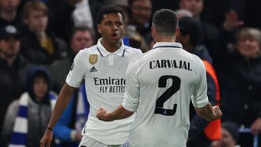 Real Madrid's Brazilian striker Rodrygo Goes (L) celebrates scoring the opening goal during the Champions League quarter-final second-leg football match between Chelsea and Real Madrid at Stamford Bridge in London on April 18, 2023. (Photo by Adrian DENNIS / AFP)