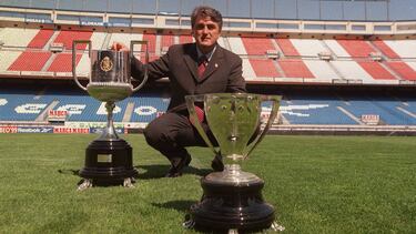 Antic posa con la Liga y la Copa ganadas en 1996.