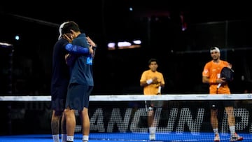 Gonza Alfonso abraza a un emocionado Sanyo Gutiérrez.