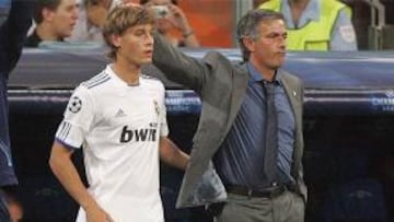 <b>EN LA GRADA.</b> La grada comienza a ser el lugar habitual desde que el ve los partidos Canales.