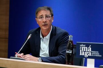 Loren Juarros, director deportivo, durante la presentación de Álex Pastor como nuevo jugador del Málaga CF.