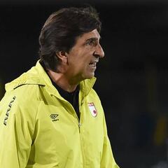 Costas desmitifica hinchada rival y anticipa un partido intenso