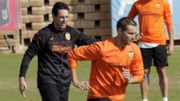 <b>FUERA.</b>El técnico valencianista ha decidido dejar fuera a Iván Helguera y a Timo Hildebrand.