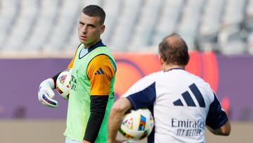 Lunin, durante un entrenamiento en el Soldier Field de Chicago.