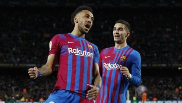 Soccer Football - LaLiga - FC Barcelona v Athletic Bilbao, Camp Nou, Barcelona, Spain, February 27, 2022 FC Barcelona's Pierre-Emerick Aubameyang celebrates scoring their first goal with Ferran Torres REUTERS/Albert Gea