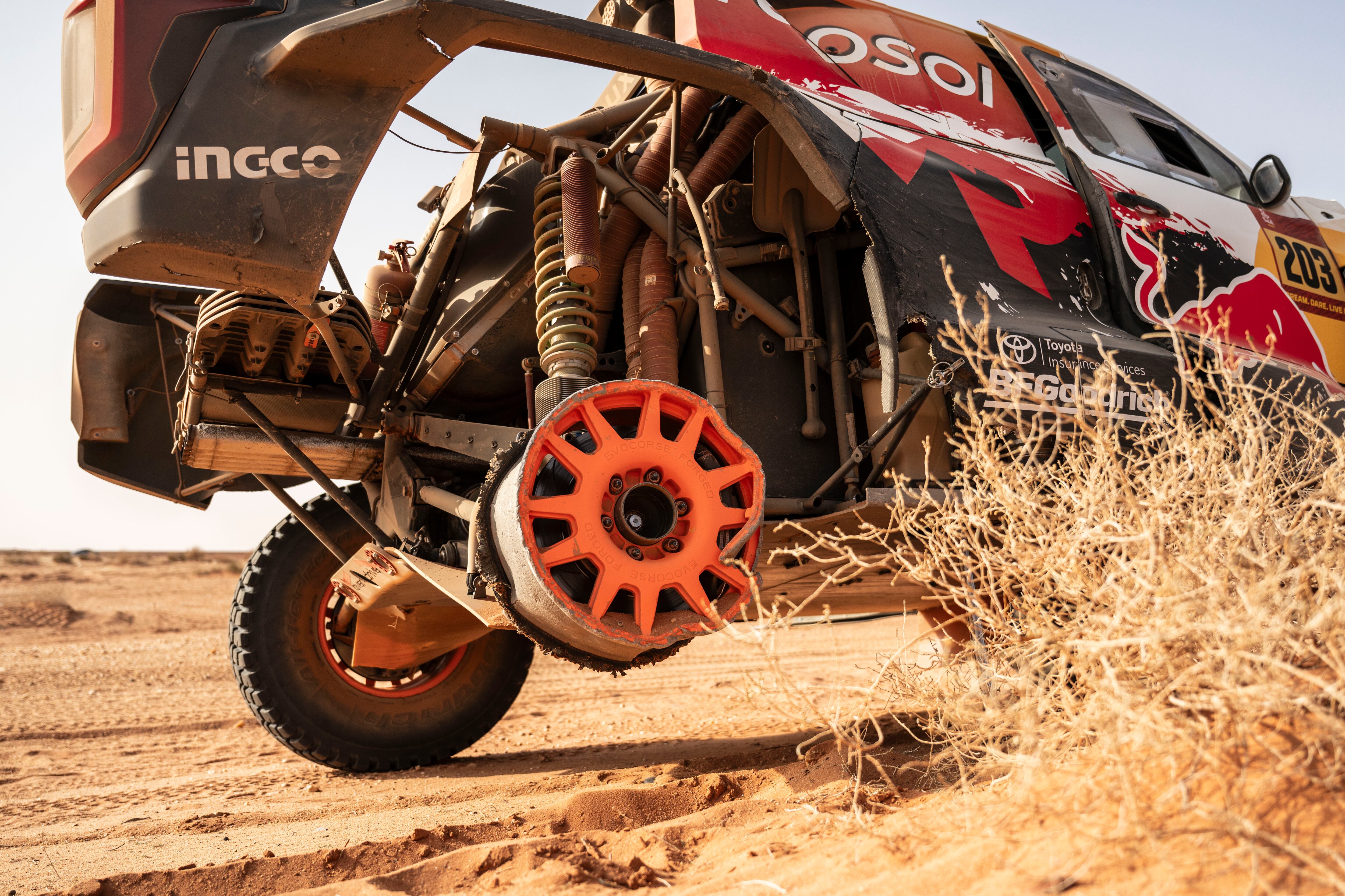 El Toyota de Quintero, sin una rueda durante la Etapa 3 del Dakar 2026.